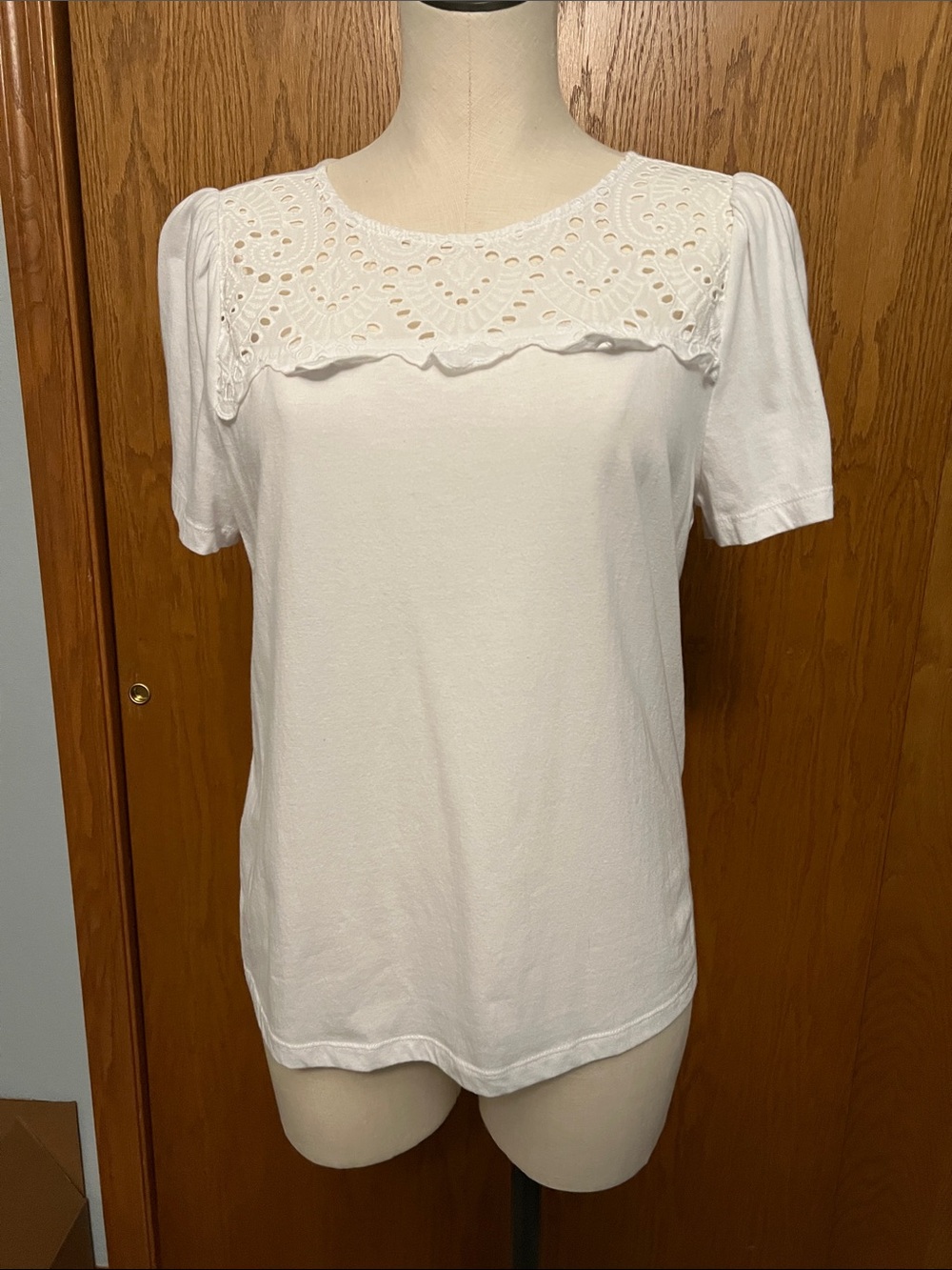 Liz Claiborne White Eyelet Yoke Short Sleeve Tee